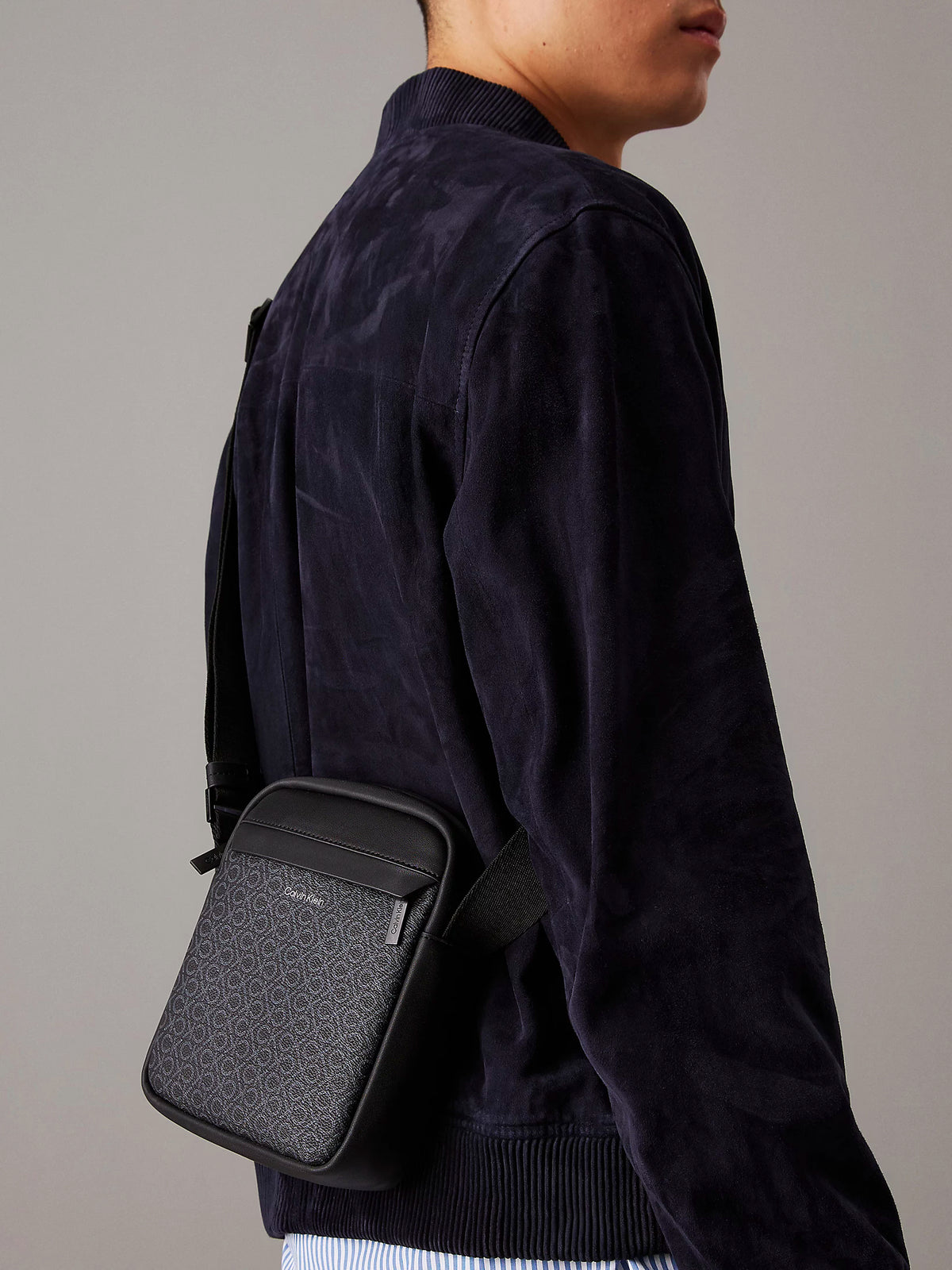 #group_classic-mono-black