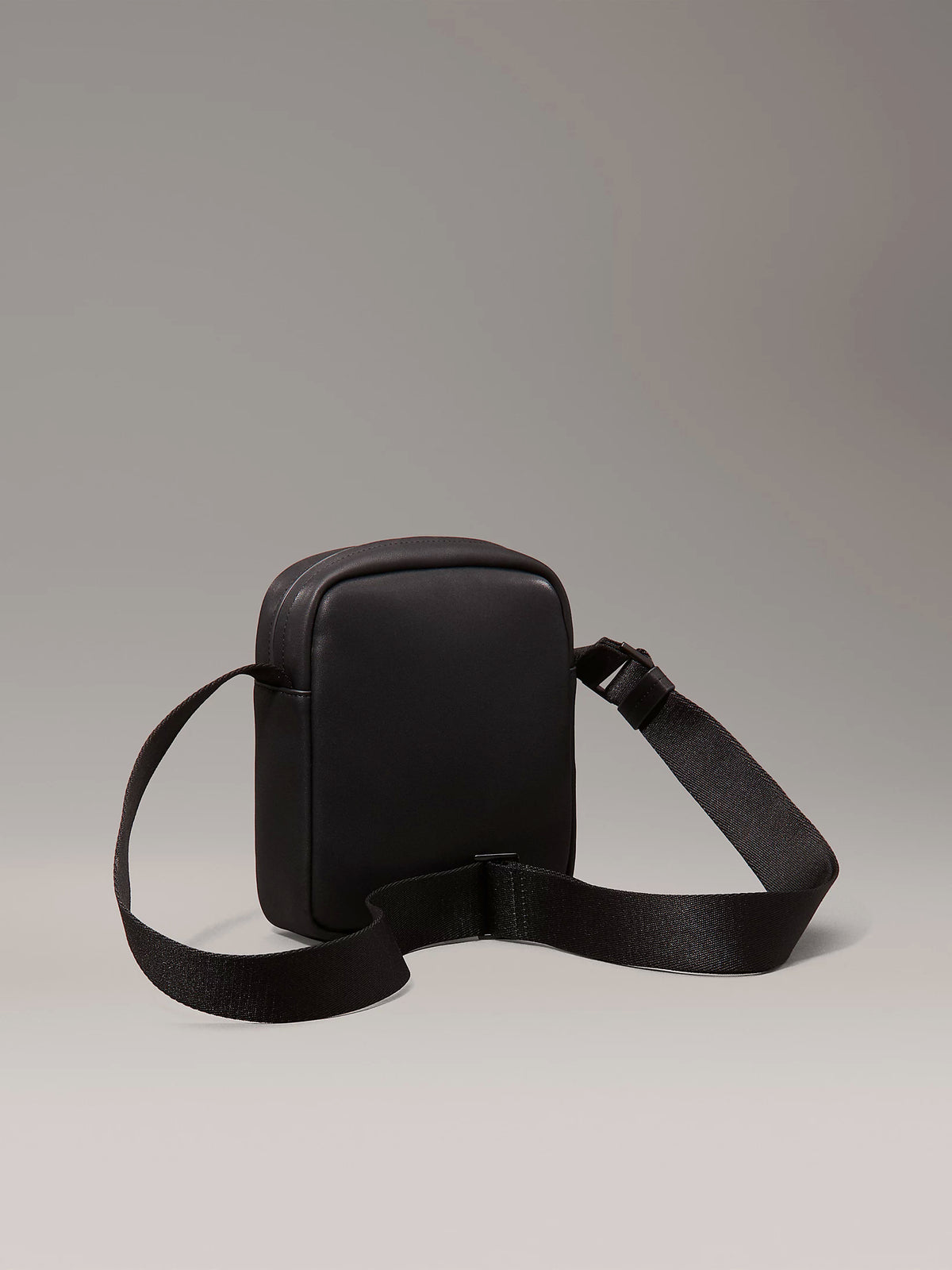 #group_classic-mono-black