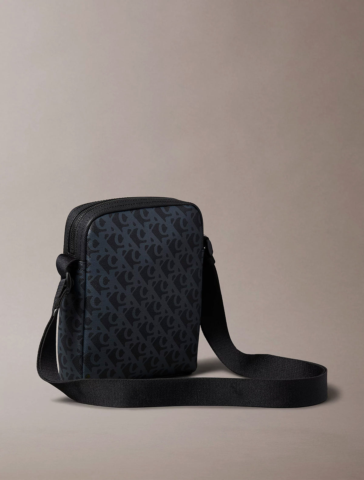 #group_na-black